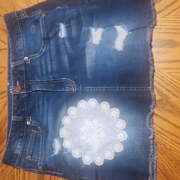 Denim Skirt distressed with crochet patch - Picture 1 of 5